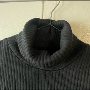 KOTN Turtle Neck - Black, fits like small